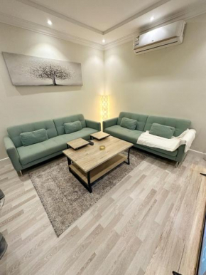 Two Bedroom Apartment and Private Entrance 4B